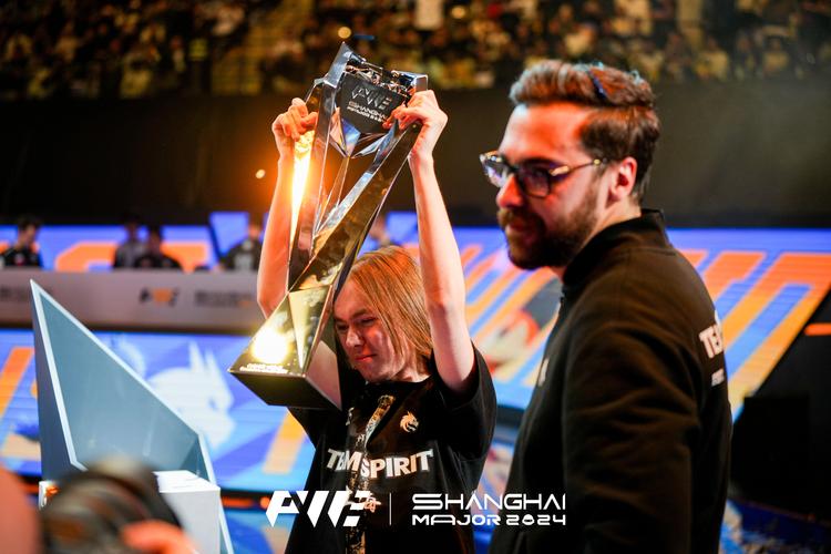 在刚刚结束的LCK春决中，GEN以3-1击败T1拿下春季赛冠军 GEN下路Peyz收获LCK春决FMVP