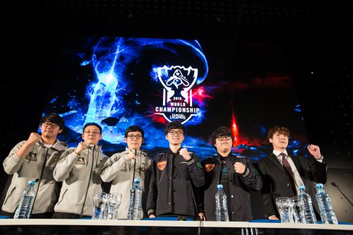 Legacy 和 B8 距离晋级 2025 年 StarLadder 布达佩斯 Major 第二阶段只有一步之遥