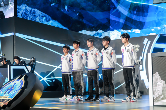 B8 在 StarLadder Budapest Major 2025 第一阶段的揭幕战中输给了 M80